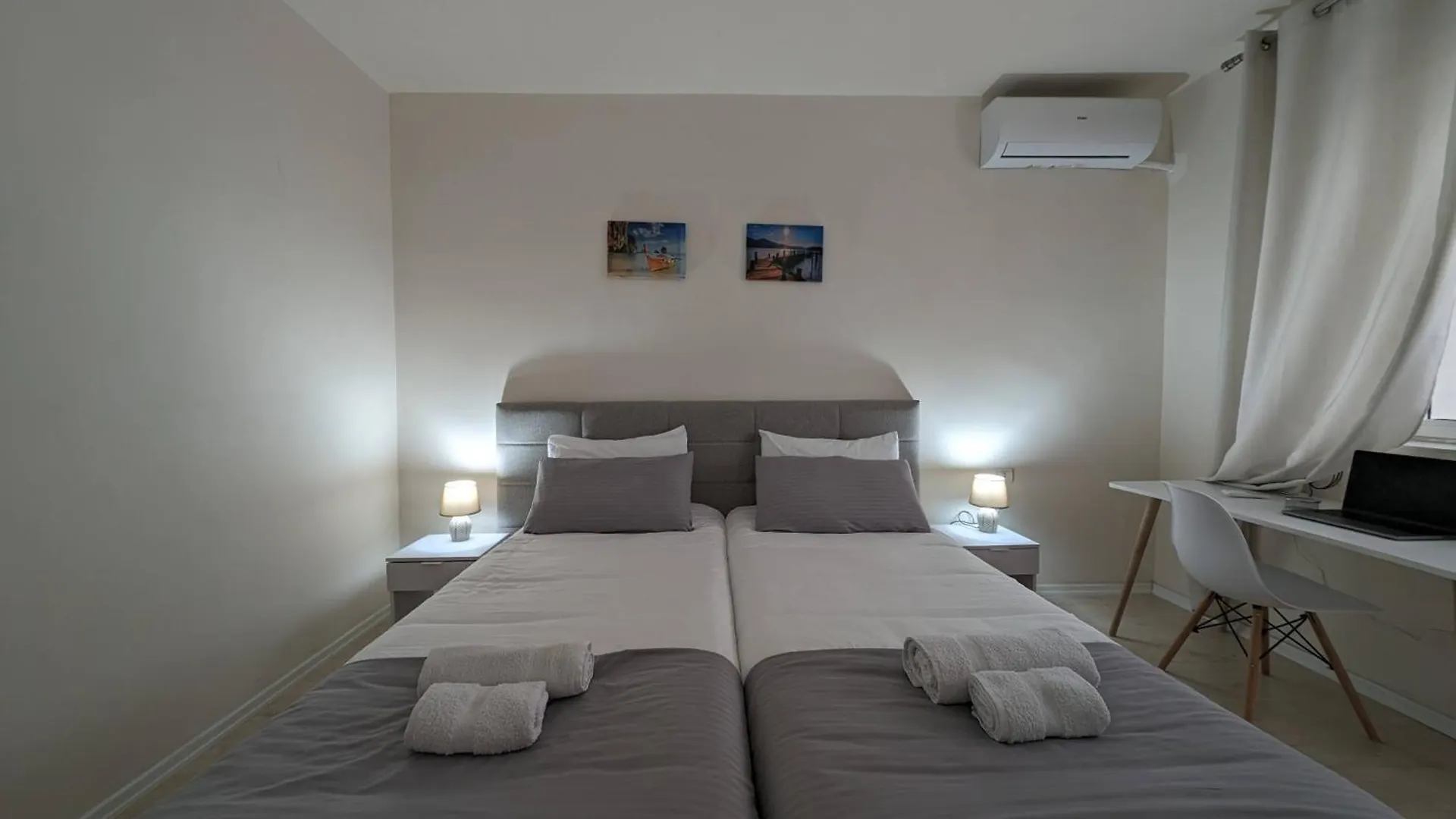 Modern Cozy Apartment 10 Min Walk To Skanderbeg Square Tirana 0*,  Albania