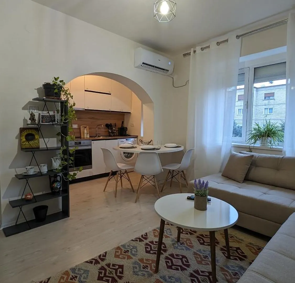 Modern Cozy Apartment 10 Min Walk To Skanderbeg Square Tirana Albania